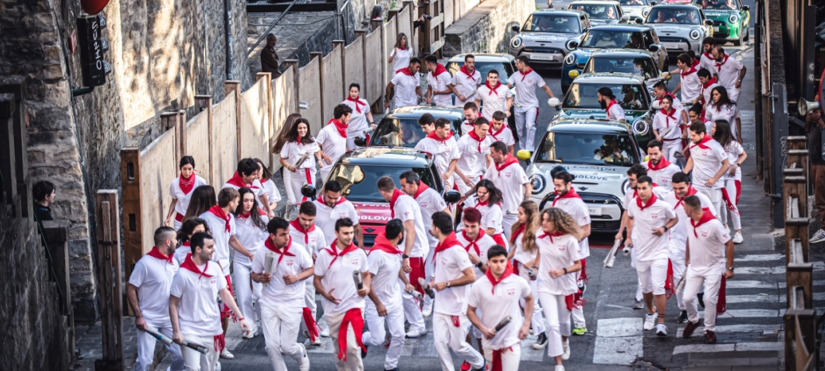 EL PRIMER ENCIERRO DE SAN FERMÍN CON 13 MINI ELÉCTRICOS